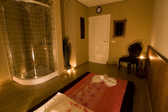 Massage room 'Uthai Thani' Mandarin Spa Uden (1)